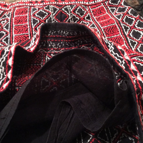 Forever 21 NWT Woven Embroidery Shorts - Picture 5 of 7